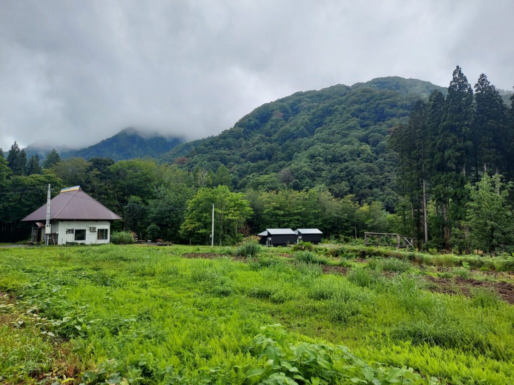 レストランと宿泊棟