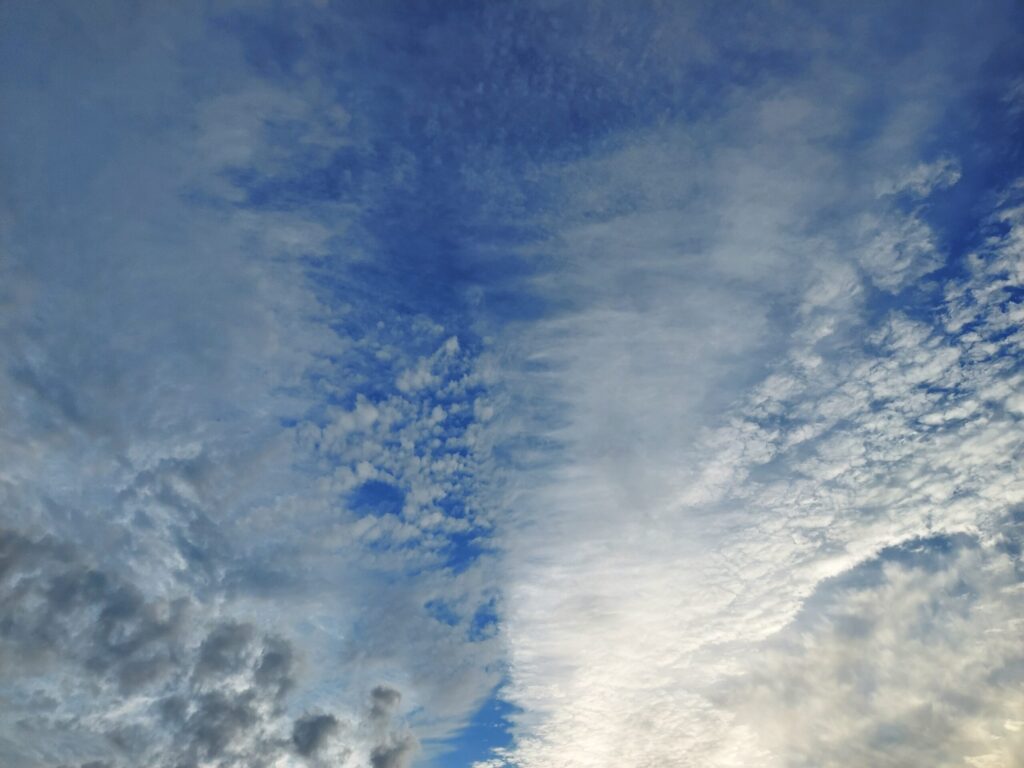 秋の空と雲