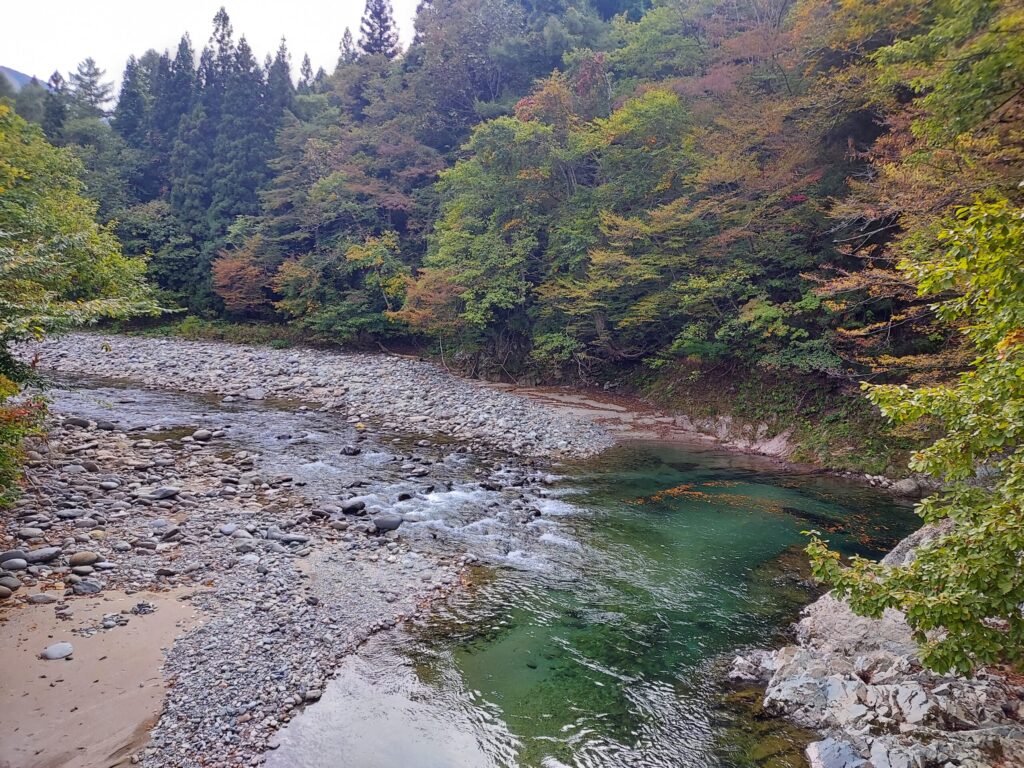 レストランへ来る途中の川